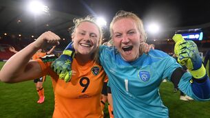<p>AWARD WINNERS: Amber Barrett and Courtney Brosnan. Photo by Stephen McCarthy/Sportsfile</p>