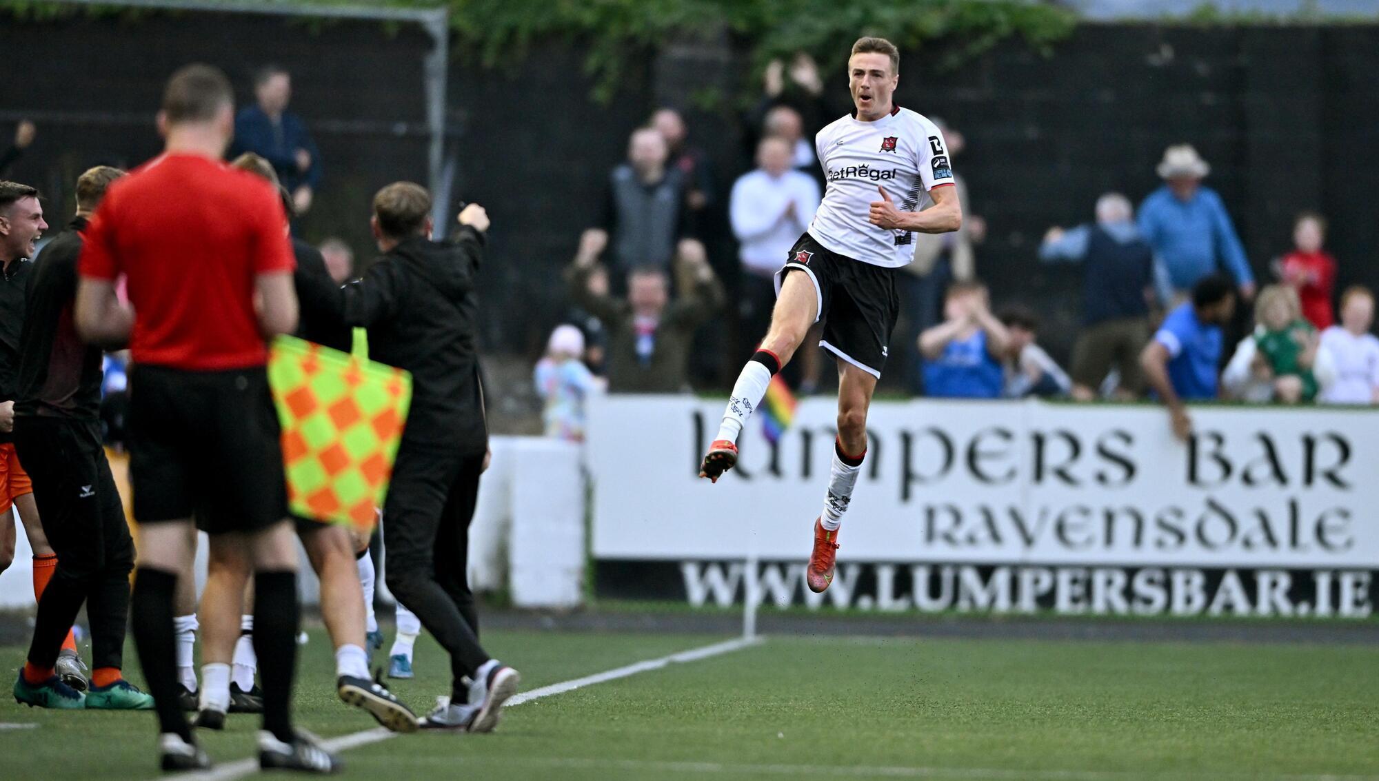 Daniel Kelly strikes late to earn point for 10-man Dundalk