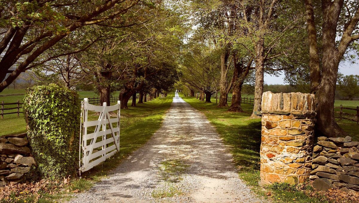 Entrance to old plantation in Middleburg