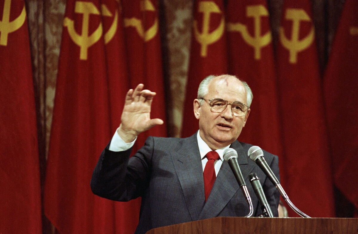 Then Soviet Union president Mikhail Gorbachev addresses business executives in San Francisco, in 1990. File picture: David Longstreath/AP Then Soviet Union president Mikhail Gorbachev addresses business executives in San Francisco, in 1990. File picture: David Longstreath/AP