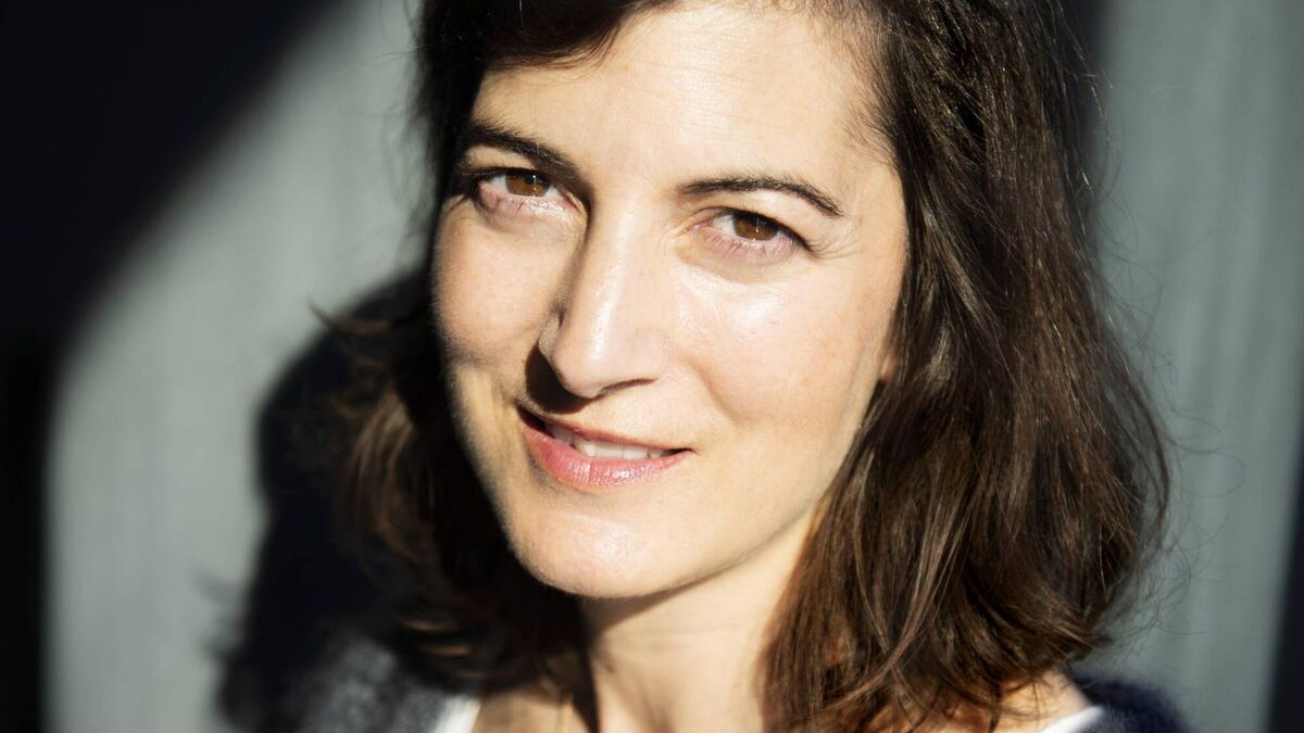 Book Review: Paula Cocozza dismantles the smartphone phenomenon - Vimarsana News