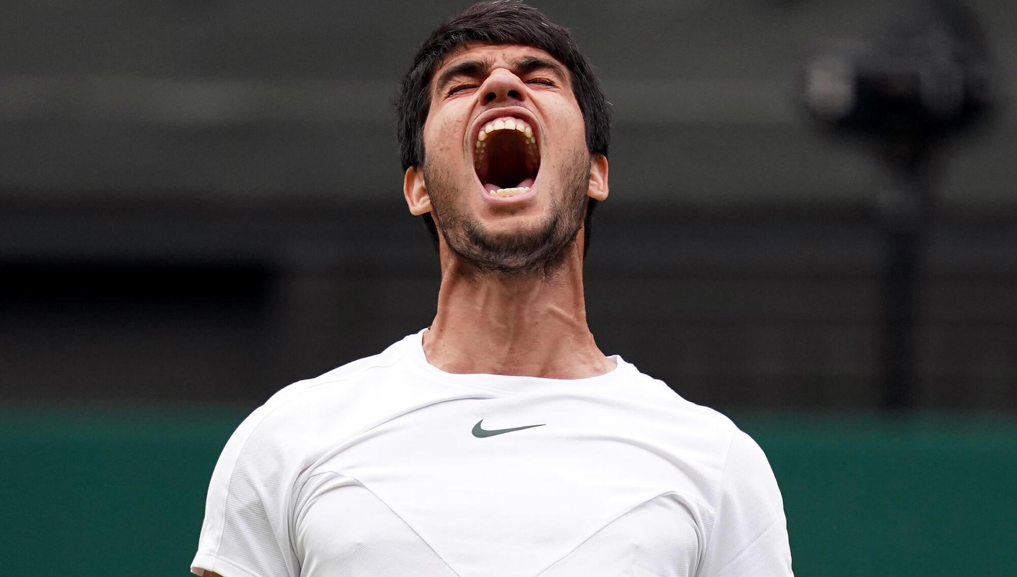 Carlos Alcaraz defeats Matteo Berrettini to reach the quarter-finals