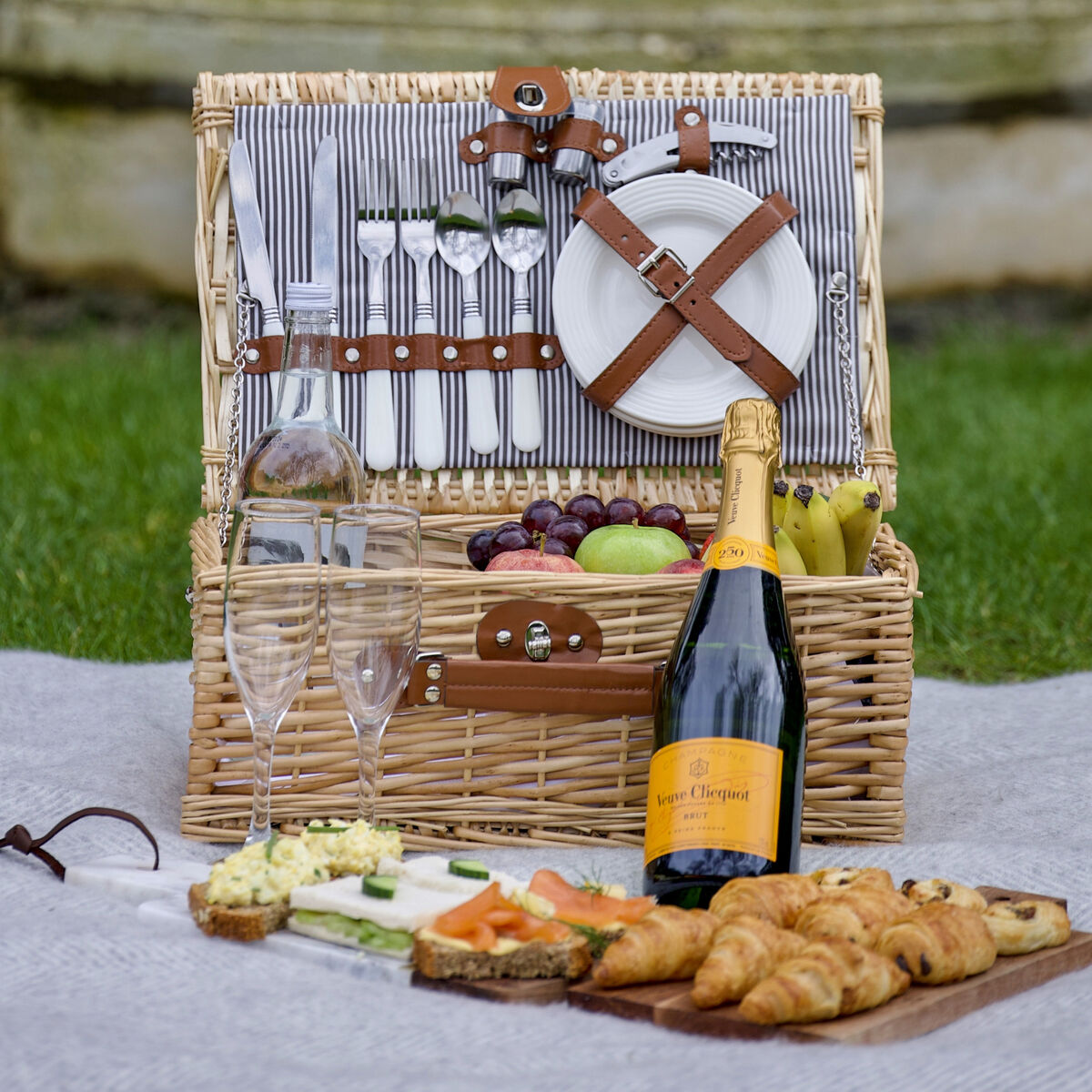 Staunton's on the Green picnic packages Staunton's on the Green picnic packages