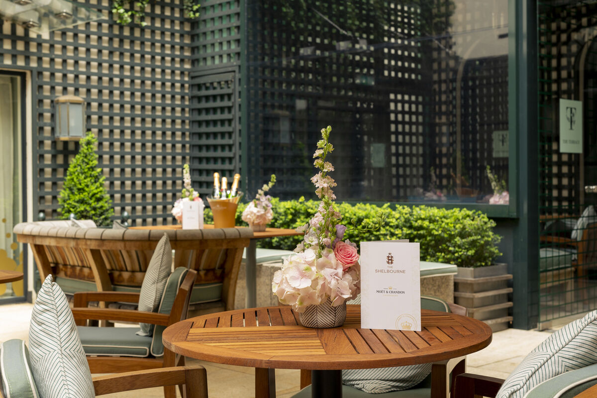 A little bit of the bubbly at Shelbourne A little bit of the bubbly at Shelbourne