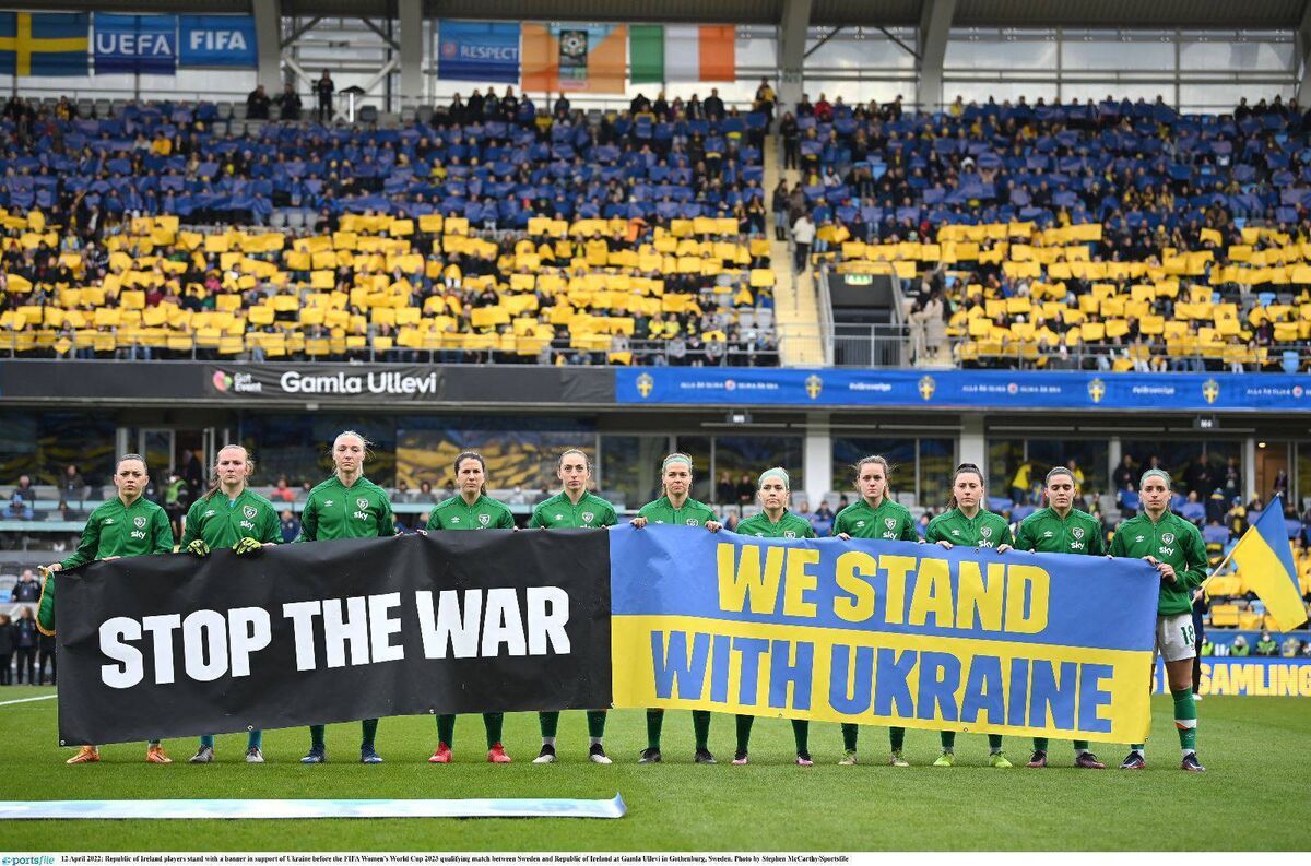 Standing with Ukraine: Pre-Gothenburg line-up with Ukraine poster. Pic credit: Stephen McCarthy/Sportsfile