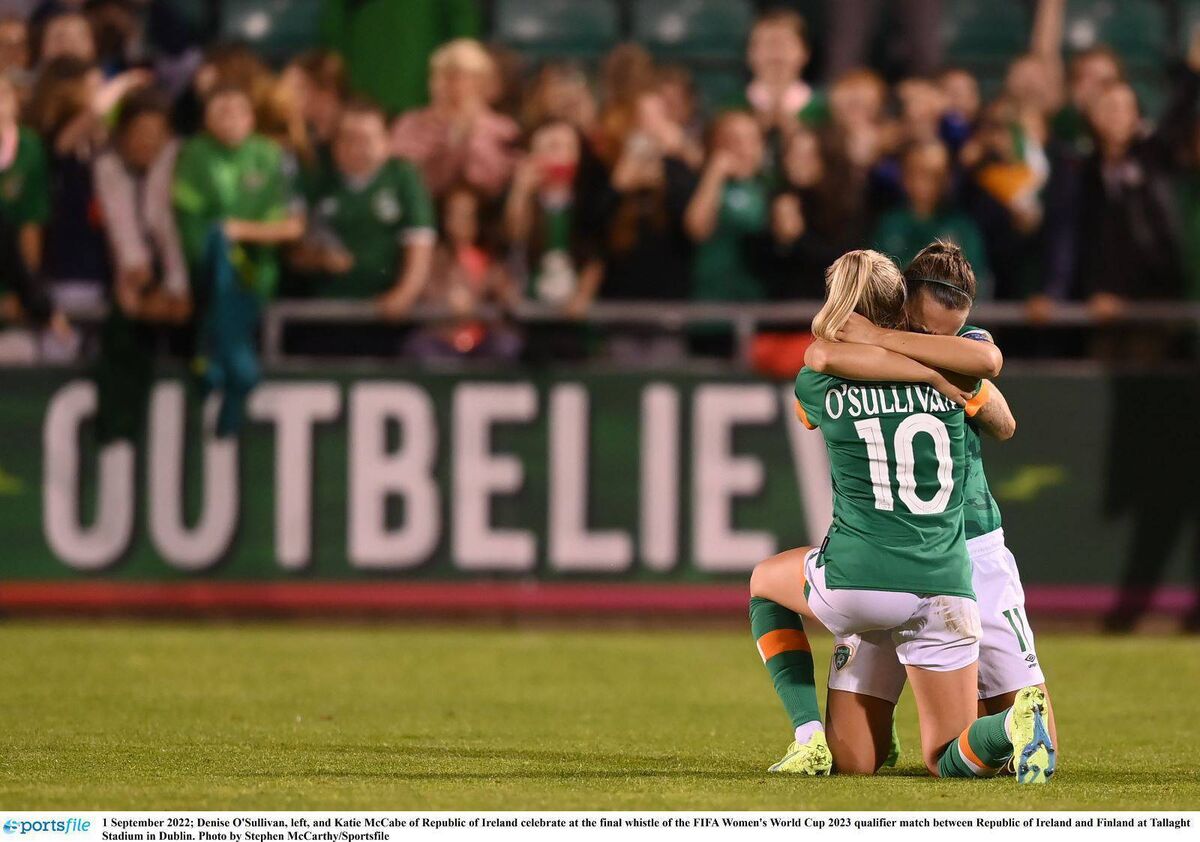 Outbelieve: Denise and Katie embrace after Finland win that clinched playoff. Pic credit: Stephen McCarthy/Sportsfile.