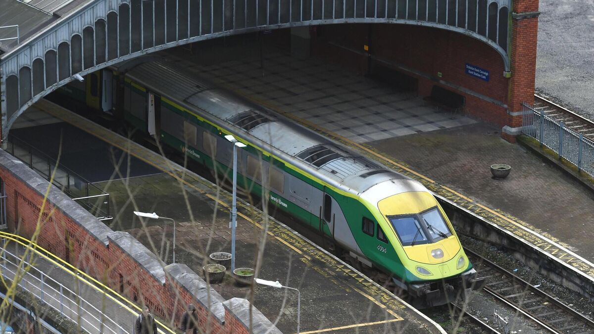 Man arrested on Cork-bound train with imitation firearm - Vimarsana News