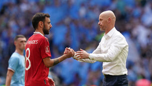 <p>LEADING BY EXAMPLE: Manchester United manager Erik ten Hag (right) with new captain Bruno Fernandes.</p>