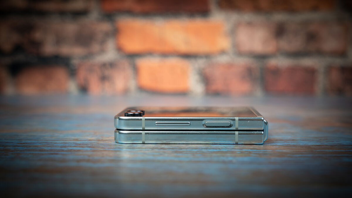 The Samsung Galaxy Z Flip5 now folds flat. Picture: Noel Campion.