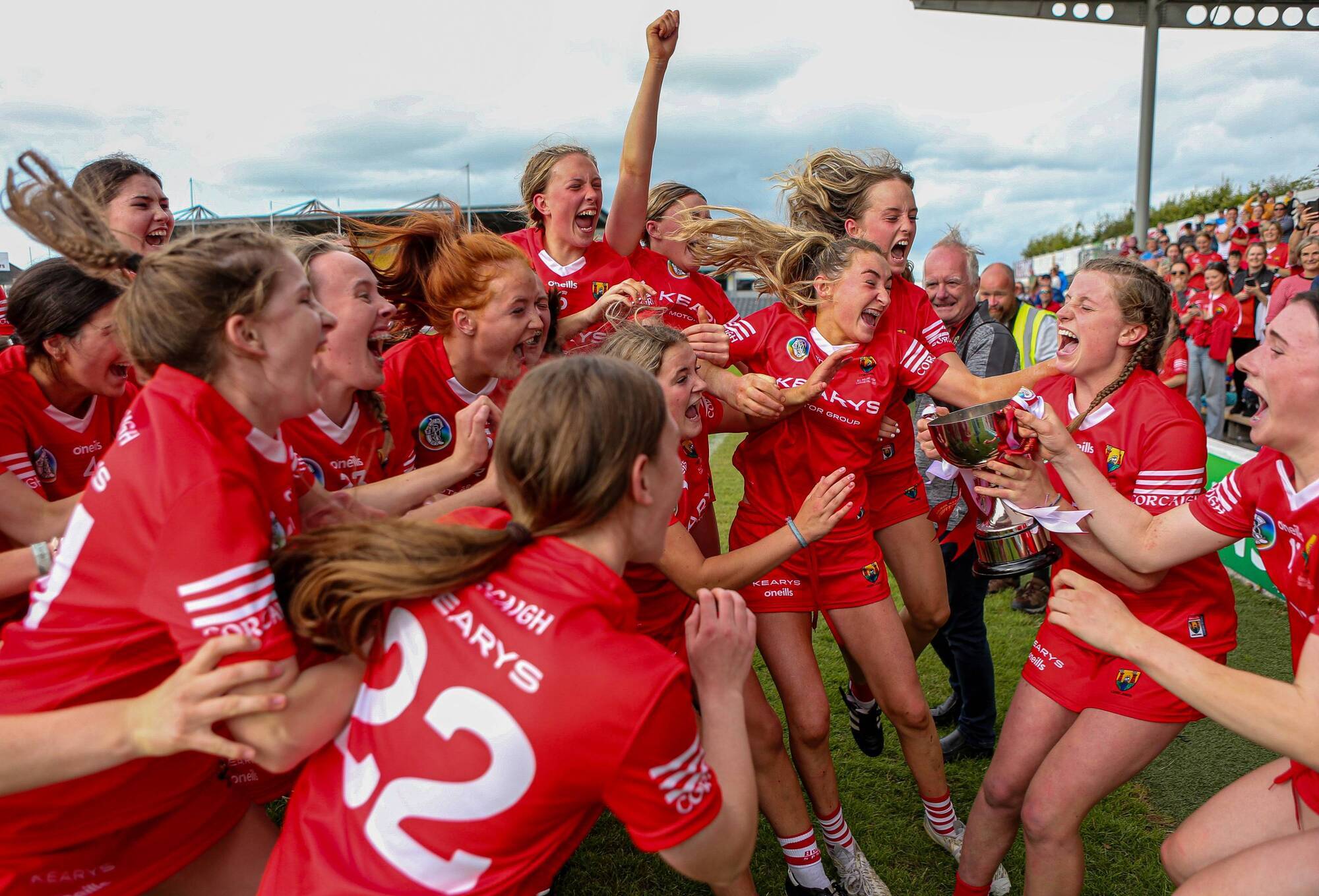Cork players celebrate with the cup Photo: ©INPHO/Ken Sutton 