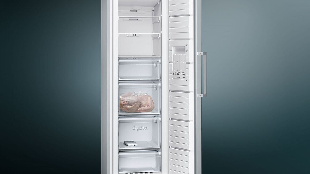 The versatility of the cabinet arrangement of this Siemens IQ300 242l GS36NVIFV makes it a great contender as a dedicated extra larder freezer, even for larger cuts of meat.