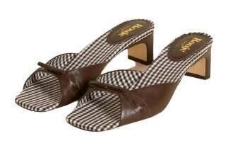Philea mules, Rouje, €210 Philea mules, Rouje, €210