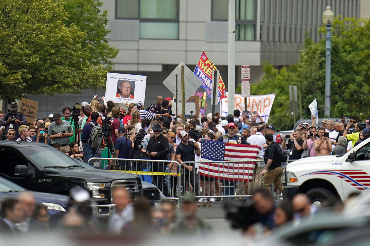 People watch after former President Donald Trump arrived at the E. Barrett Prettyman US Federal Courthouse. Picture: AP