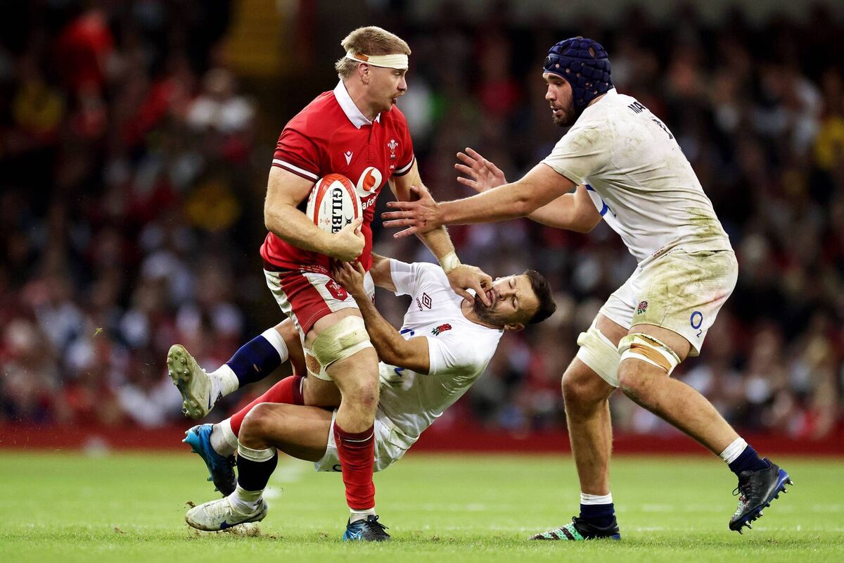 Aaron Wainwright of Wales fends off Danny Care whilst under pressure from George Martin of England. Pic: David Rogers/Getty Images Aaron Wainwright of Wales fends off Danny Care whilst under pressure from George Martin of England. Pic: David Rogers/Getty Images