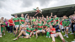 <p class="contextmenu internal_Caption">FAMINE’S OVER: Crotta O’Neills captain Bill Keane flips the Cup after the Kilflynn men ended a 55-year wait for a county title with a three-point victory over Lixnaw at Austin Stack Park in Tralee. <span class="contextmenu emphasis CaptionCredit">Pic: Domnick Walsh</span>
            </p>