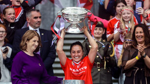 <p>VICTORIOUS: Cork’s Amy O’Connor lifts the Sean O'Duffy Cup. Pic: ©INPHO/Laszlo Geczo</p>