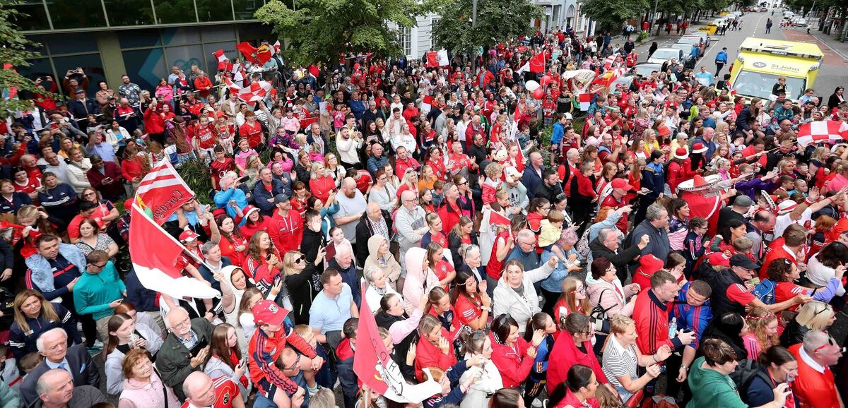 The crowd on South Mall to welcome home the All-Ireland camogie champions. Picture: Jim Coughlan