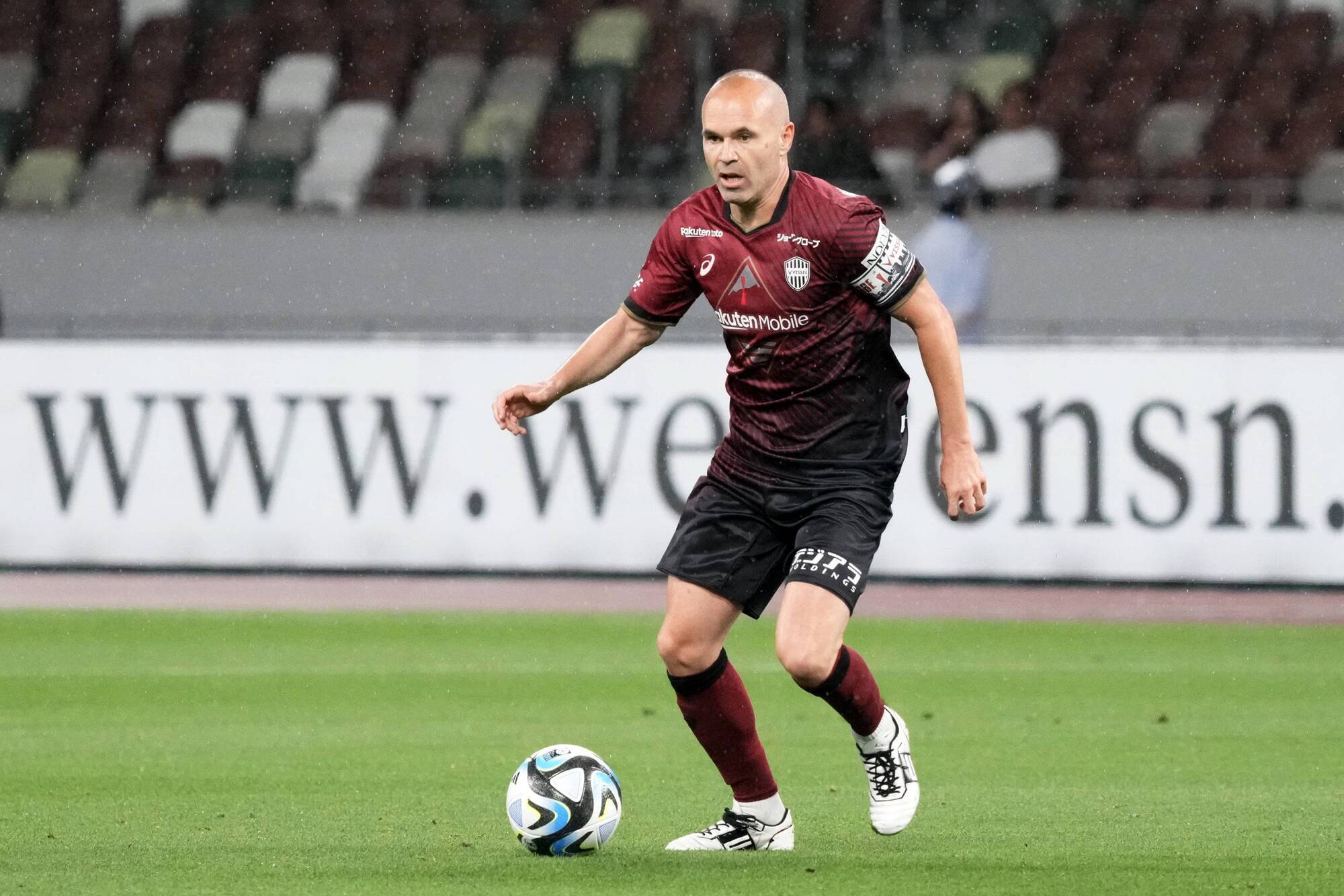 Spanish legend Iniesta joins UAE side Emirates Club