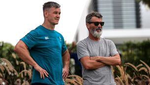 <p>TWO CAPTAINS: Roy Keane chats with Johnny Sexton. Pic Credit ©INPHO/Dan Sheridan</p>