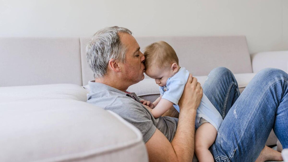 Delayed fatherhood: the pros and cons of starting a family older - Vimarsana News
