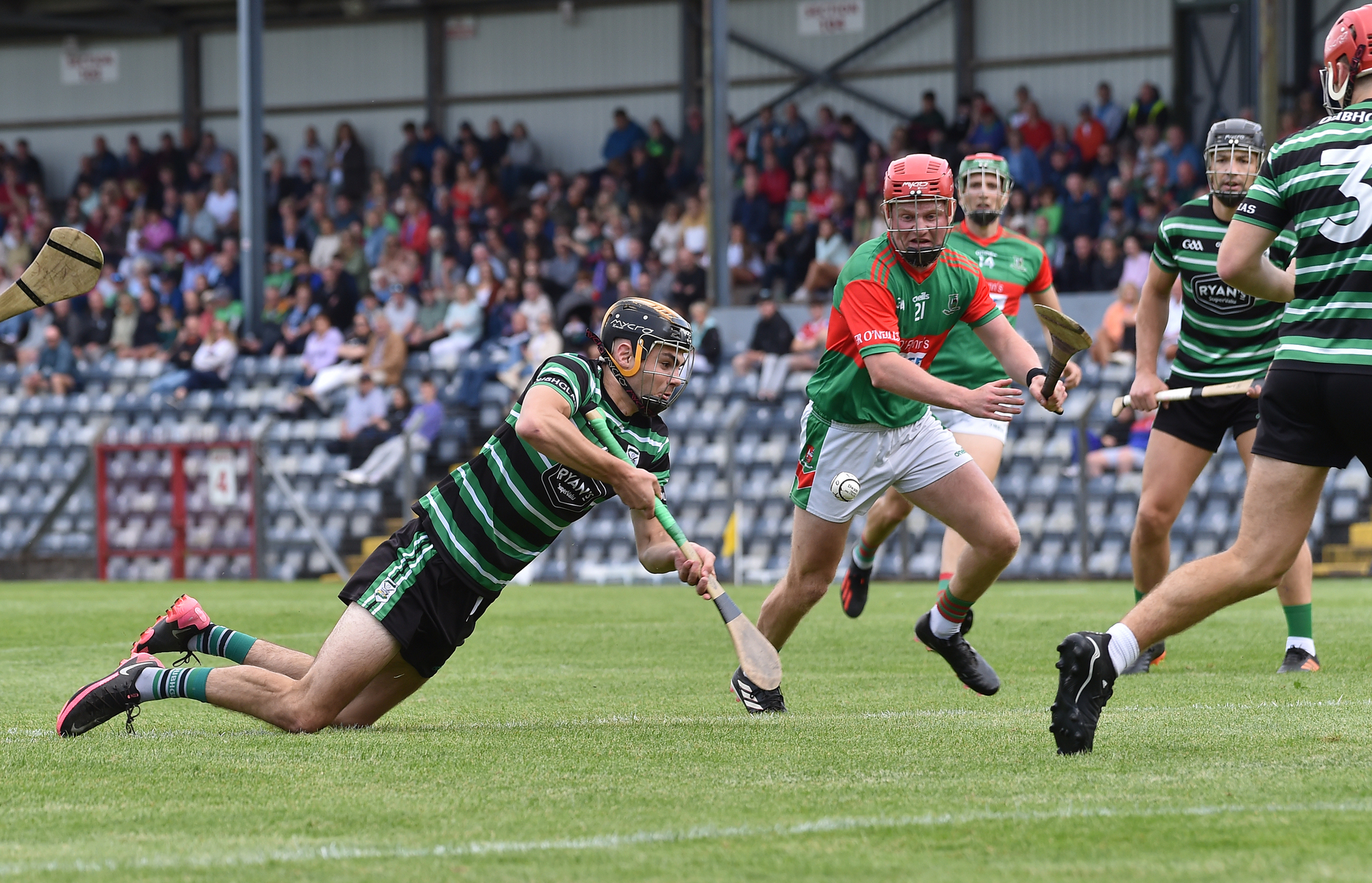 Douglas withstand late Fr O'Neill's goal hunt to secure second win on the bounce