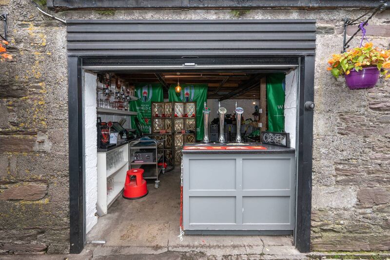 Outdoor bar counter