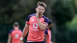 <p>WHISPER IT: Huge Keenan at Ireland Rugby Squad Training. Pic Credit ©INPHO/Dan Sheridan</p>