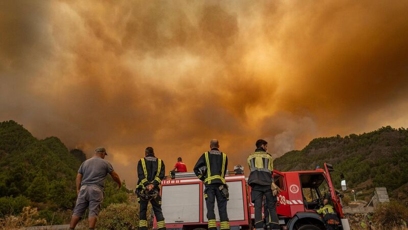 Crews prepare to fight against the wildfires at the municipality of Candelaria in Tenerife. Picture: Andres Gutierrez/Anadolu Agency via Getty Images