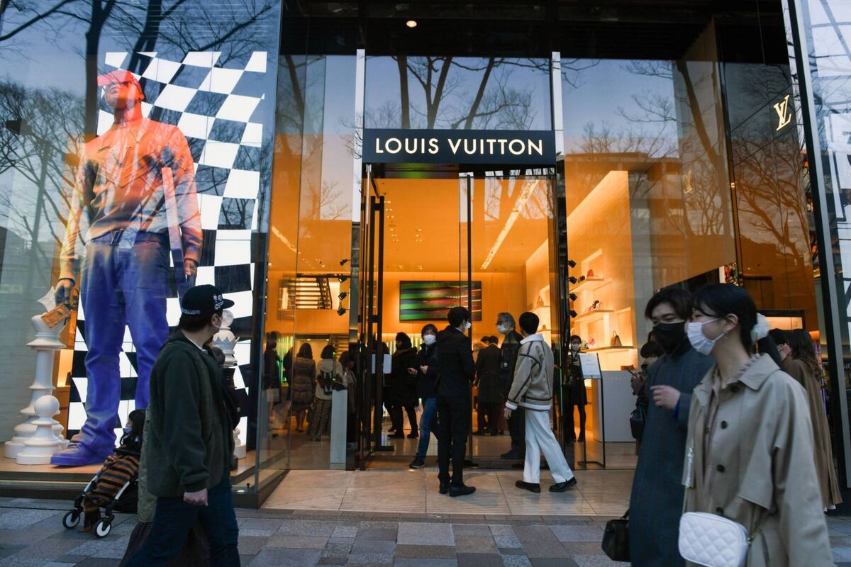 Expensive brands continue to weather the cost-of-living crisis across the globe but tech firms remain in choppy waters, exposing economies that rely too much on them to risk.