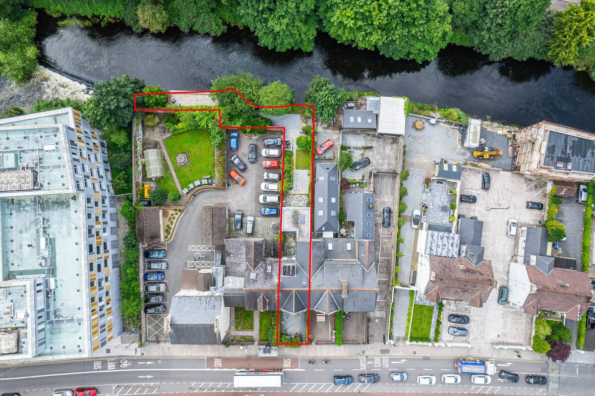 The site kicks out to the left at the rear and includes a riverside deck