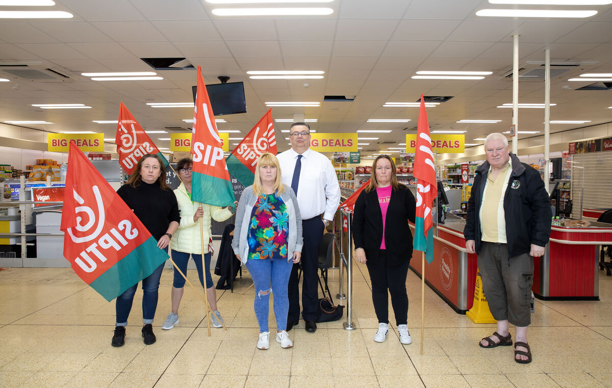 Staff sit in at Iceland in Waterford. Kamila Unigawska store manager working in Iceland 9 years, Janet Phelan 5yrs, Catherine Nolan working in Iceland 10 months, Yvonne Kennedy working in Iceland 5 years all from Waterford phtoographed with union officials Mark Flynn Industrial organiser and David Lane sector organiser. Photo; Mary Browne