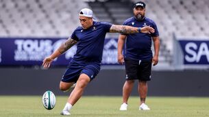 <p>WATCHFUL EYE: Tusi Pisi and head coach Seilala Mapusua. Pic: INPHO/Dan Sheridan</p>