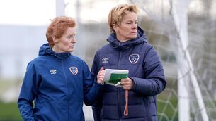 <p>SUCCESSION?: Eileen Gleeson and Vera Pauw during an Ireland training session in 2021. Pic: INPHO/Bryan Keane</p>