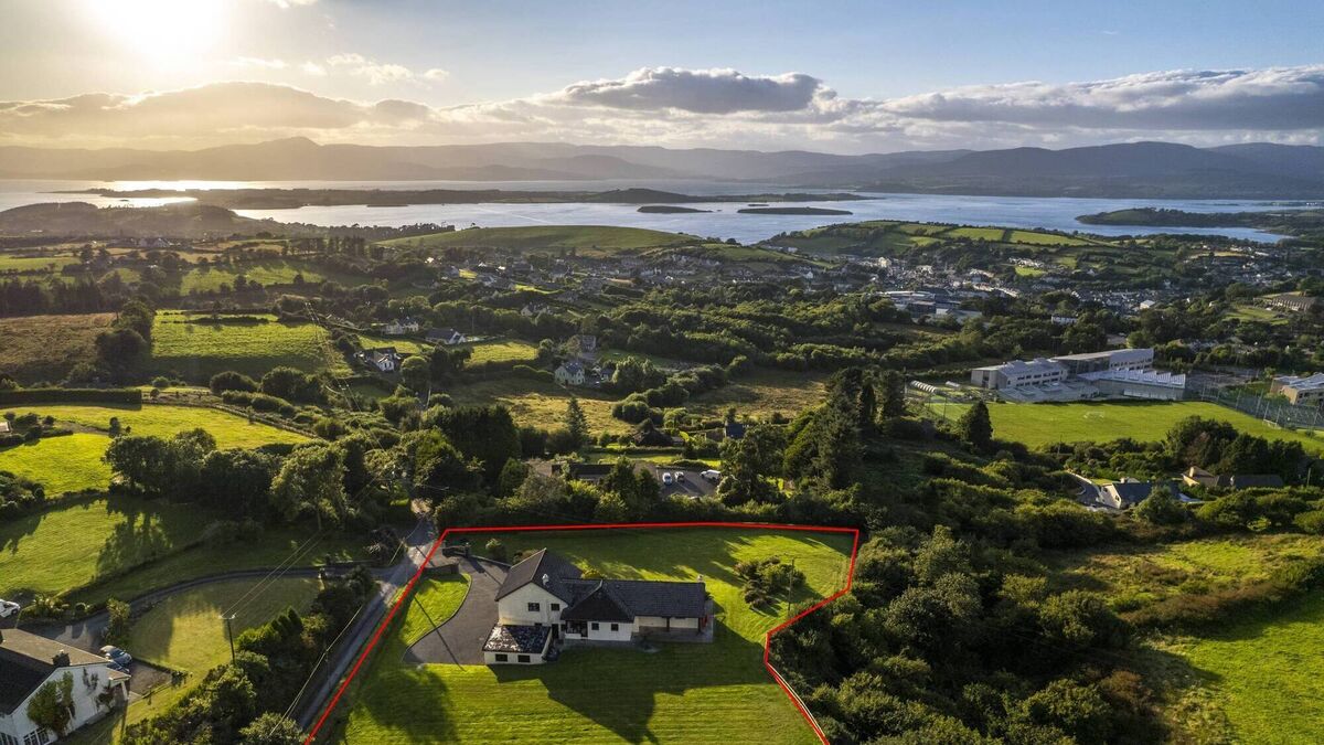 Bantry's €675,000 Lorradelle House is sittin' on top of the bay - Vimarsana News