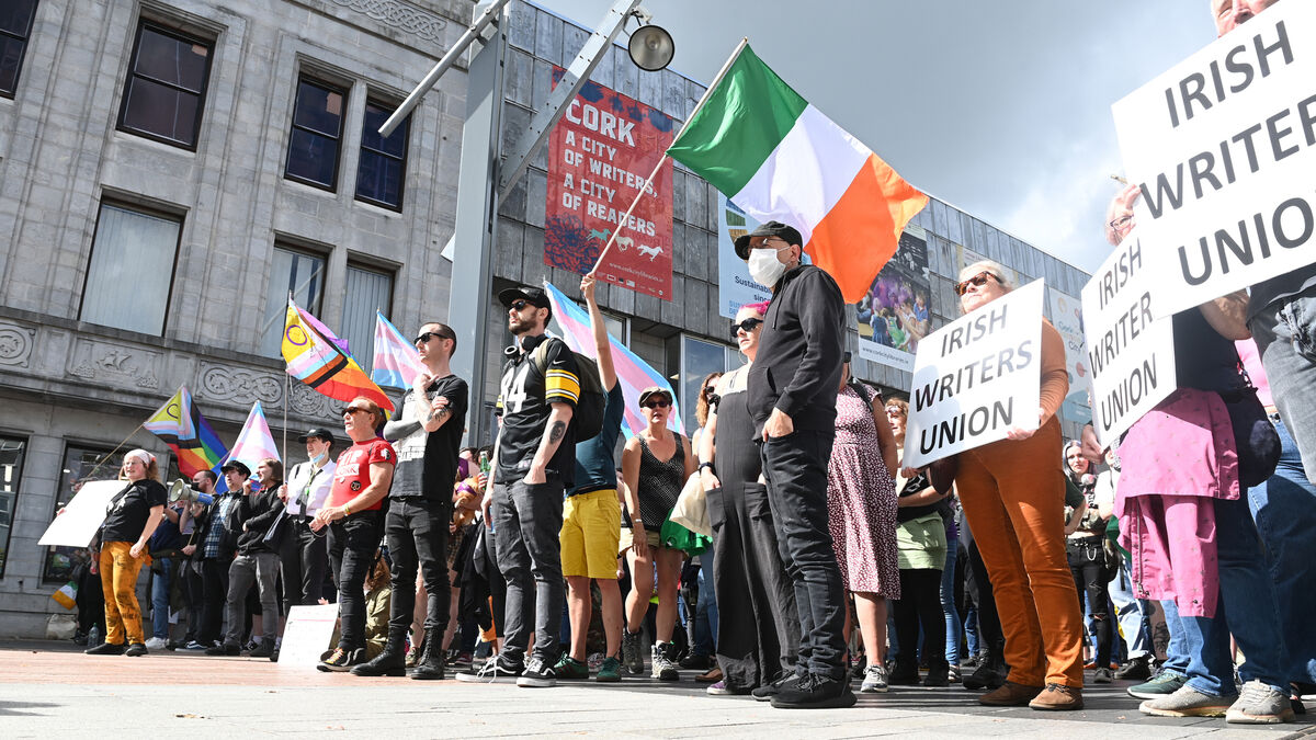 One arrest after man in wheelchair confronted at 'nationalist' rally in Cork city - Vimarsana News