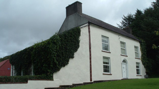 <p>Mountkeeffe House offers over 3,700ft<span class="contextmenu superscript">2</span> of accommodation laid out over three floors.</p>