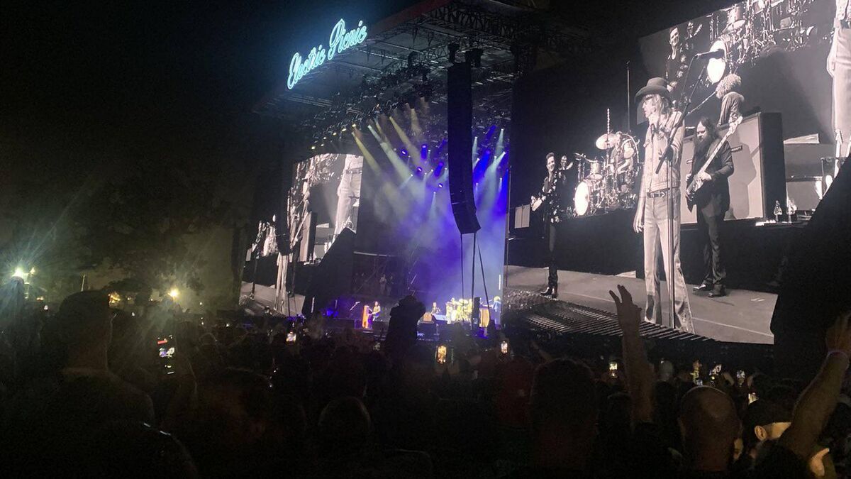 Mike Scott on stage at Electric Picnic with The Killers. Mike Scott on stage at Electric Picnic with The Killers.