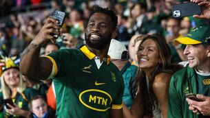 <p>CLICKING: South Africa's Siya Kolisi takes pictures with fans after the win over New Zealand. Pic: INPHO/Andrew Fosker</p>