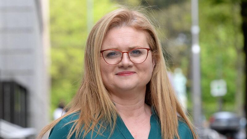 Less than half of heart attack sufferers call for help within 60 minutes 