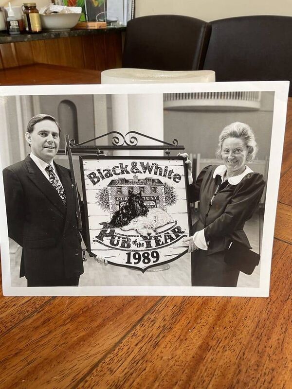 Siblings Dan and Maura Reidy with the Black &amp; White 1989 Pub of the Year Award