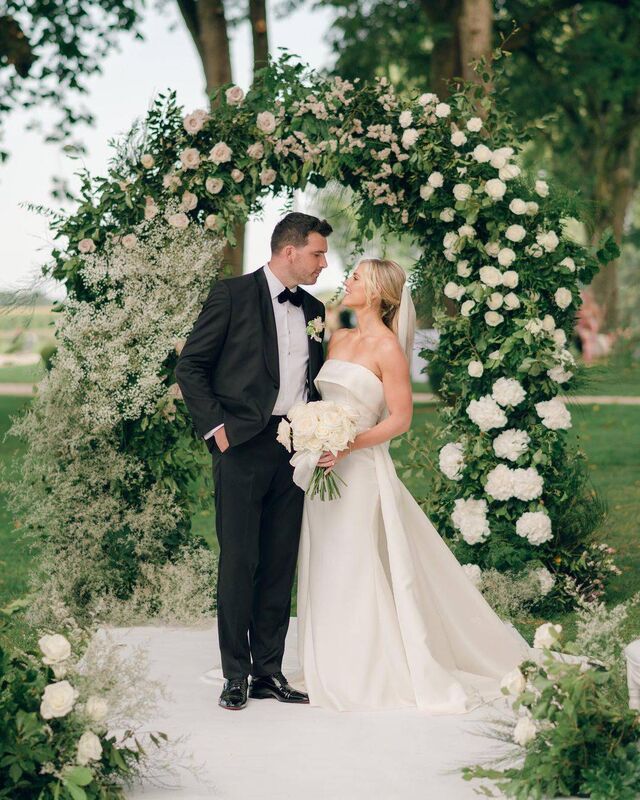 Aimee Connolly and husband John Greene on their wedding day. Picture: @louisegoldingphotography on Instagram