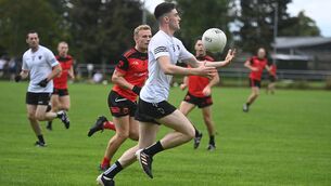 <p> Midfielder Tomas Dennehy, Kiskeam, runs at Beal Ath'n Ghaorthaidh in the Bon Secours Senior A Football Championship (group B)- Beal Ath'n Ghaorthaidh (Ballingeay) vs Kiskeam. Pic: Larry Cummins</p>