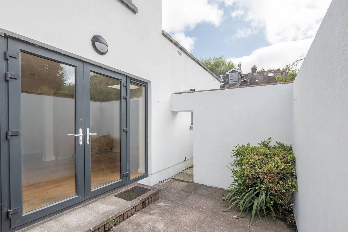 Enclosed patio/courtyard