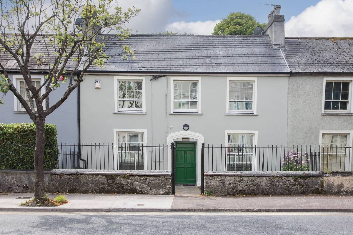 Sliding sash window keep the character true
