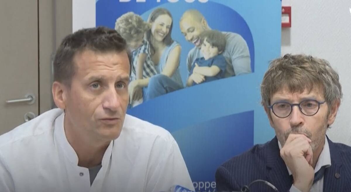 Intensive care doctor Benjamin Clouzeau of CHU Pellegrin and public health official Thierry Touzet at a press conference about the botulism outbreak earlier this week. Picture: Le Figaro Intensive care doctor Benjamin Clouzeau of CHU Pellegrin and public health official Thierry Touzet at a press conference about the botulism outbreak earlier this week. Picture: Le Figaro