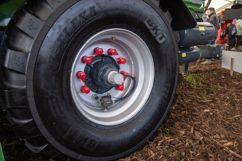 Uniquely, SpreadPoint's spreader allows users to adjust the tyre pressure with just a touch of a button – all from within the cab via the ISOBUS controls. Picture: Dan Linehan