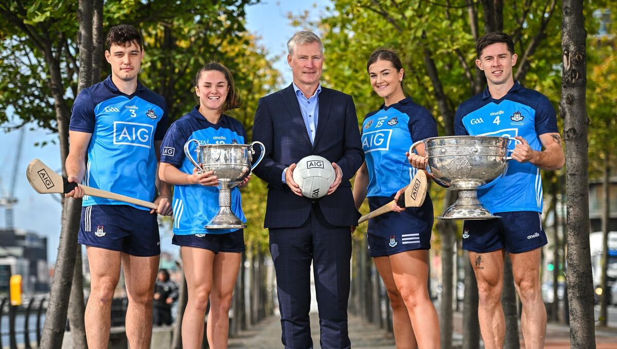 KNEEHABILITATED: David Byrne with fellow Dublin stars Kate Sullivan, Eoghan O’Donnell, and Ciara Tierney at AIG Ireland's Head Office to celebrate the 2023 Season. Photo by Sam Barnes/Sportsfile KNEEHABILITATED: David Byrne with fellow Dublin stars Kate Sullivan, Eoghan O’Donnell, and Ciara Tierney at AIG Ireland's Head Office to celebrate the 2023 Season. Photo by Sam Barnes/Sportsfile