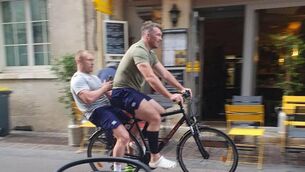 <p>The viral image of Ireland and Munster stalwarts Keith Earls and Peter O'Mahony. Picture: Jim Byrne</p>