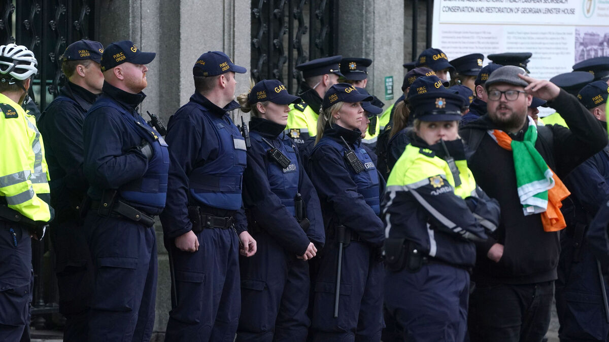 Barriers may be used to keep protesters 1.6km from Leinster House - Vimarsana News