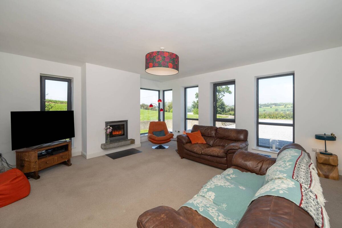High window count in living room 